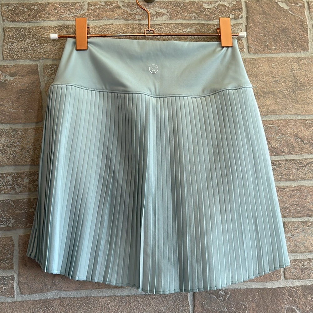 Gilly Hicks Active Pleated Skortie - Picture 4 of 9